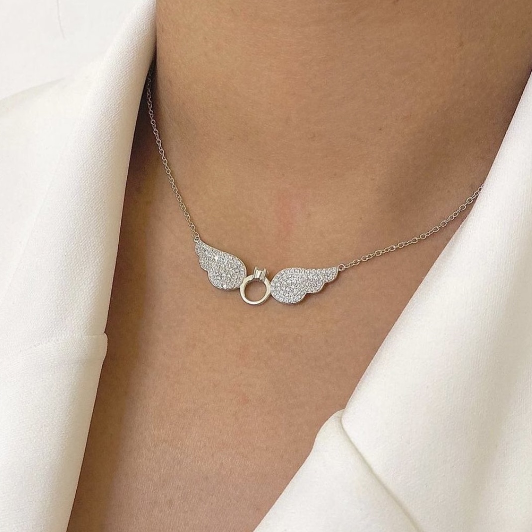 שרשרת כנפיים עם טבעת